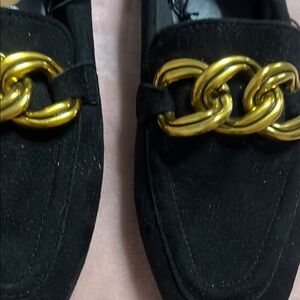 New and never wornSeychelles Black Loafers with Gold Chain